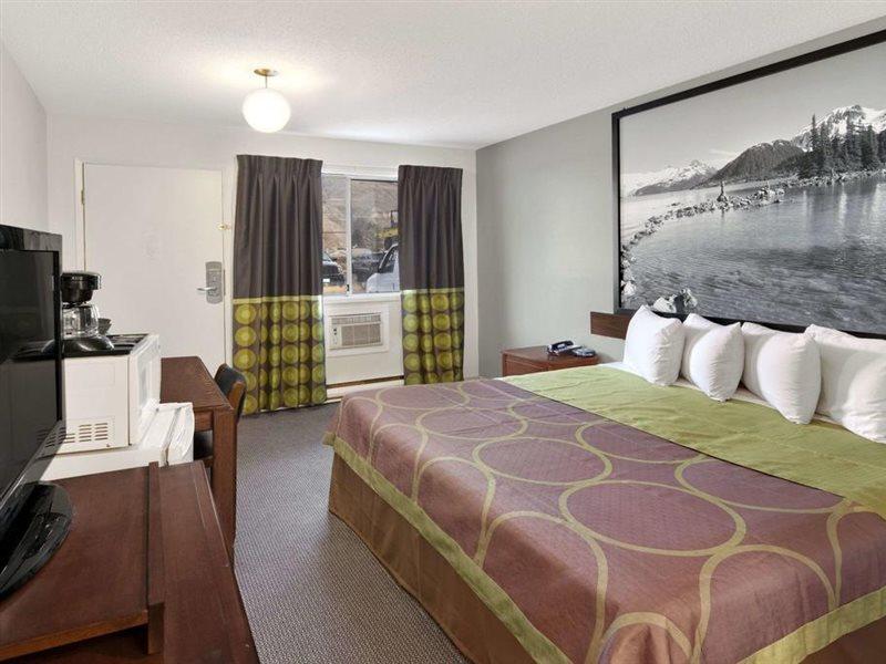 Мотель Super 8 By Wyndham Kamloops East Екстер'єр фото