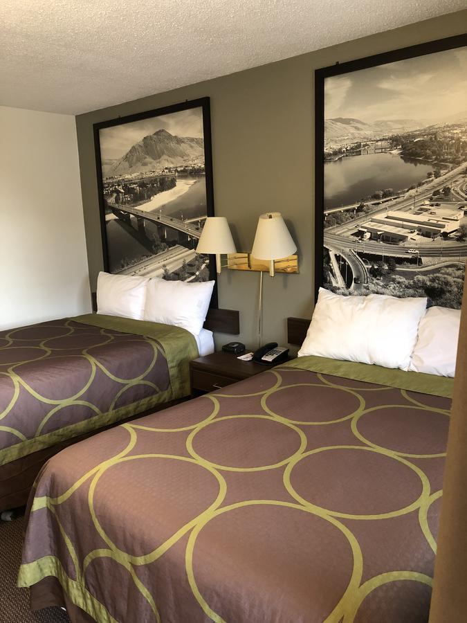 Мотель Super 8 By Wyndham Kamloops East Екстер'єр фото