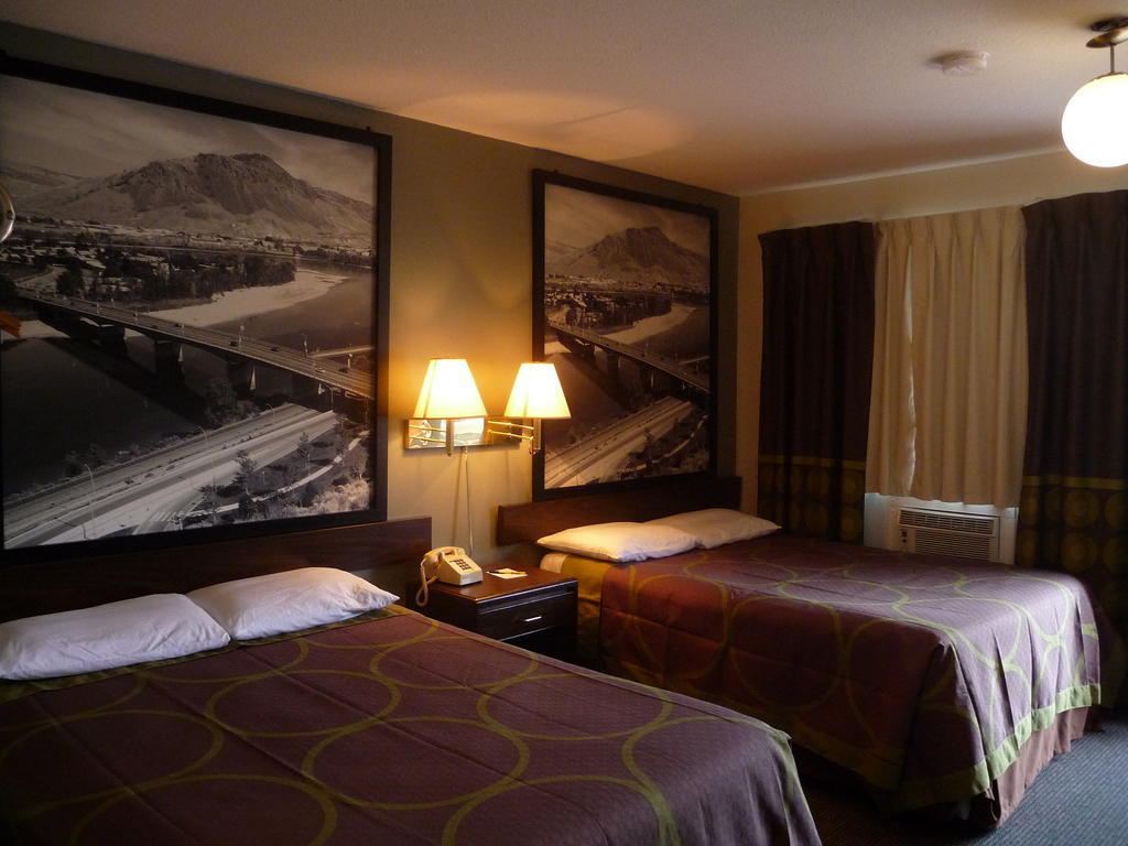 Мотель Super 8 By Wyndham Kamloops East Екстер'єр фото