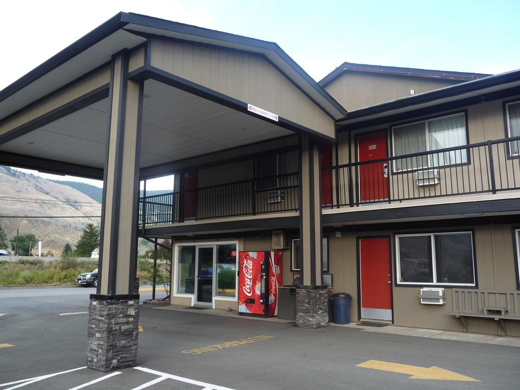 Мотель Super 8 By Wyndham Kamloops East Екстер'єр фото